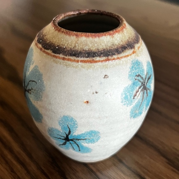 Small Painted Pottery Vase - Picture 4 of 12